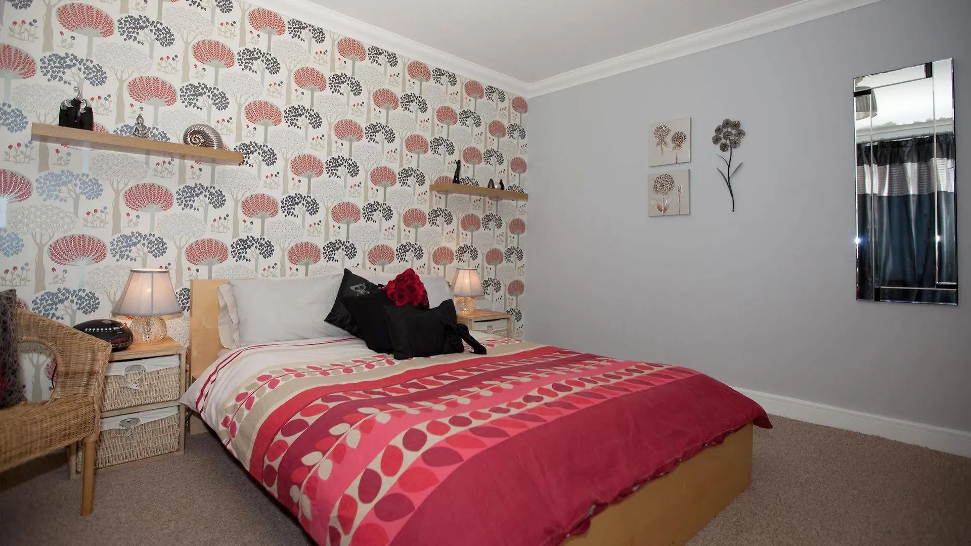 Riverbank View Three Bedroom Apartment With Free Parking York