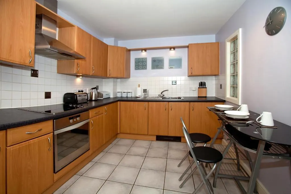 Riverbank View Three Bedroom Apartment With Free Parking York 0*,